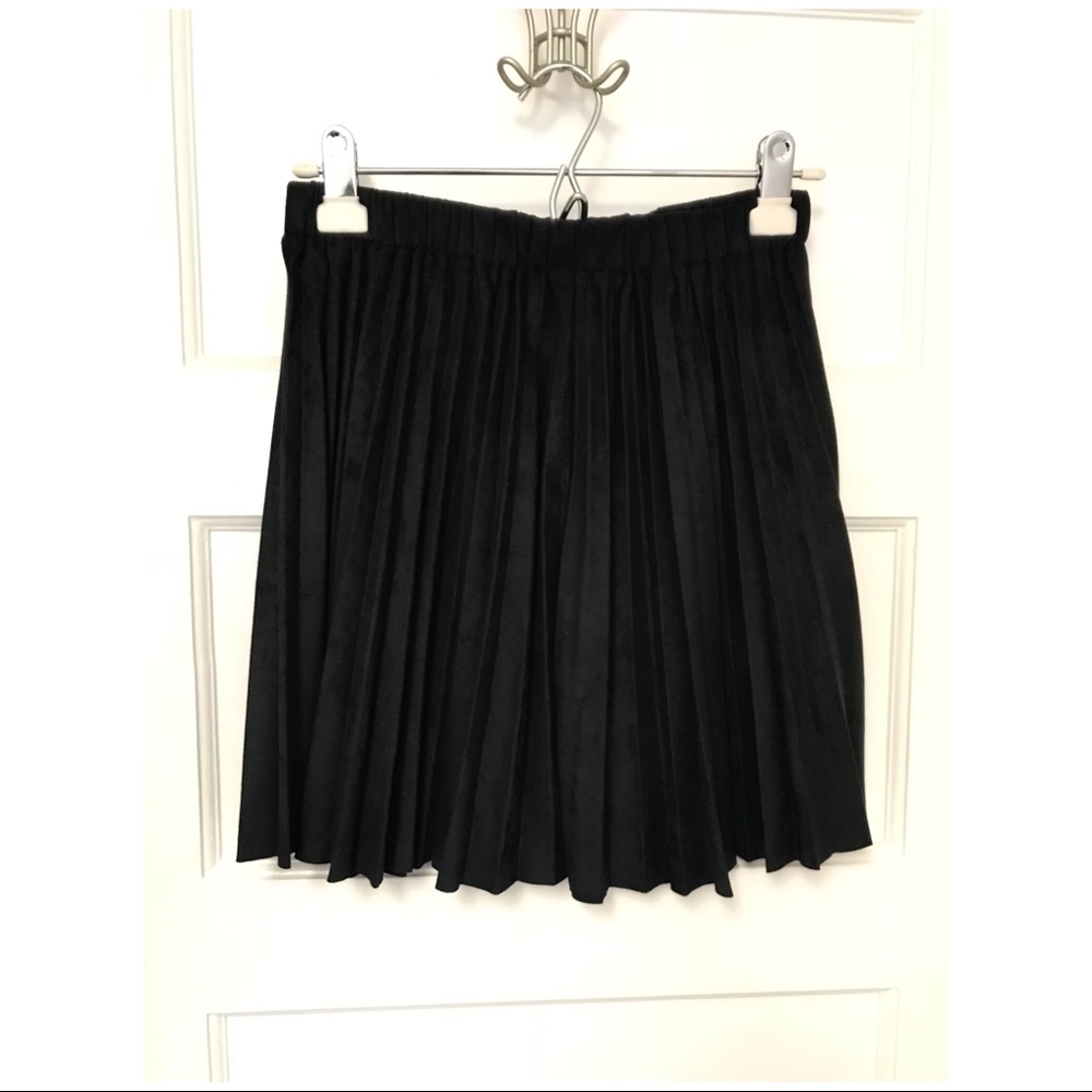 Very J navy blue pleated skirt